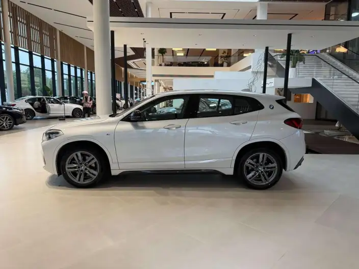 BMW X2 2023 Model sDrive25i M Sports Night Edition – фото 3