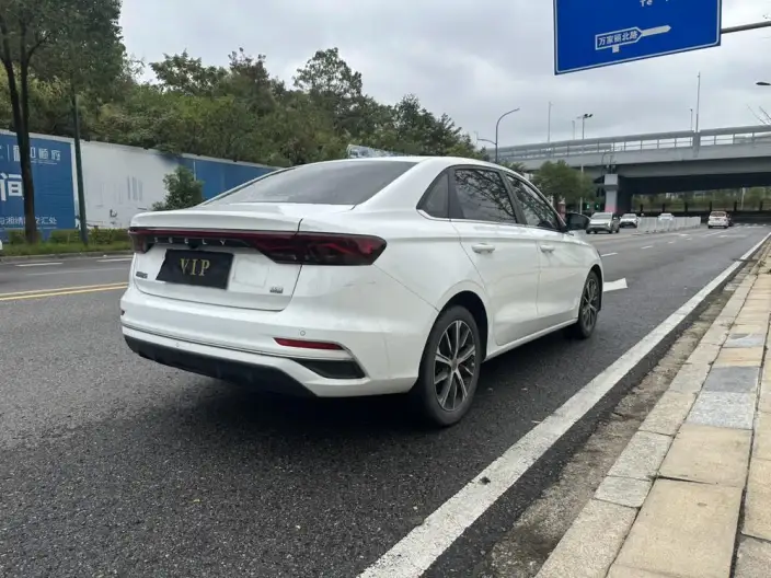 Geely Emgrand 2022 Model No. 4 Gen 1.5L CVT Luxury Model – фото 6