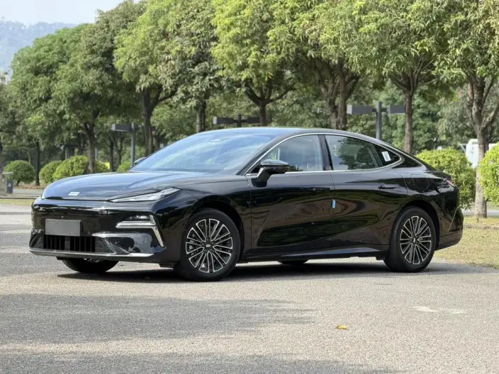 Geely Galaxy E8 PHEV 2025 Model 130km EM-i Exclusive Edition – фото 1