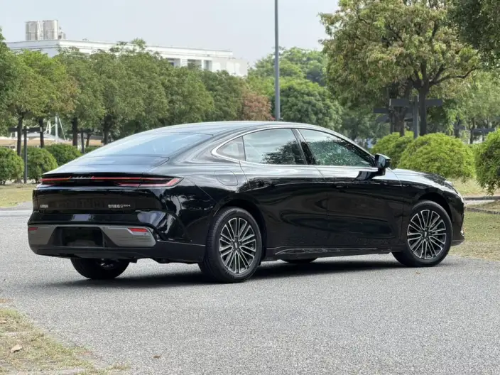 Geely Galaxy E8 PHEV 2025 Model 130km EM-i Exclusive Edition – фото 6