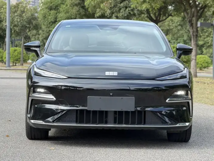 Geely Galaxy E8 PHEV 2025 Model 130km EM-i Exclusive Edition – фото 9