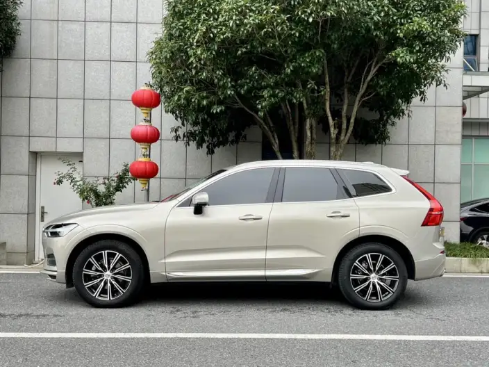 Volvo XC60 2020 Model T5 4WD Smart Range Deluxe Edition – фото 4