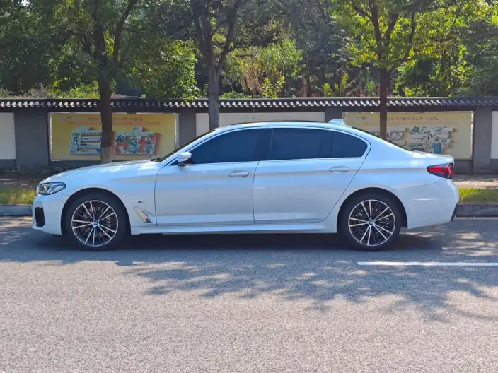 BMW 5 Series 2022 Model Facelift 530Li Leading Model M Sports Set – фото 4