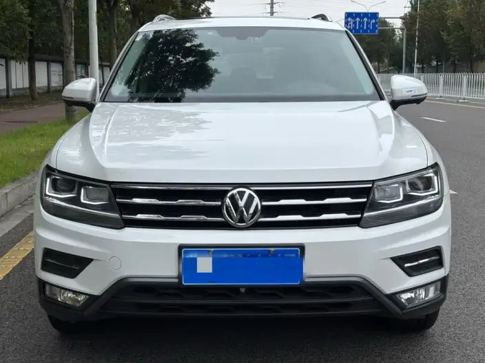 Volkswagen Tiguan L 2020 Model 330TSI Automatic 2WD Panorama Comfort Edition China V – фото 2
