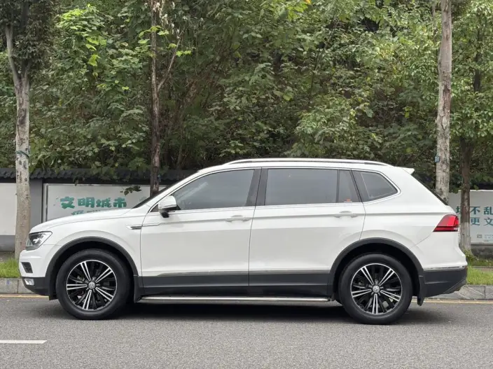 Volkswagen Tiguan L 2020 Model 330TSI Automatic 2WD Panorama Comfort Edition China V – фото 3