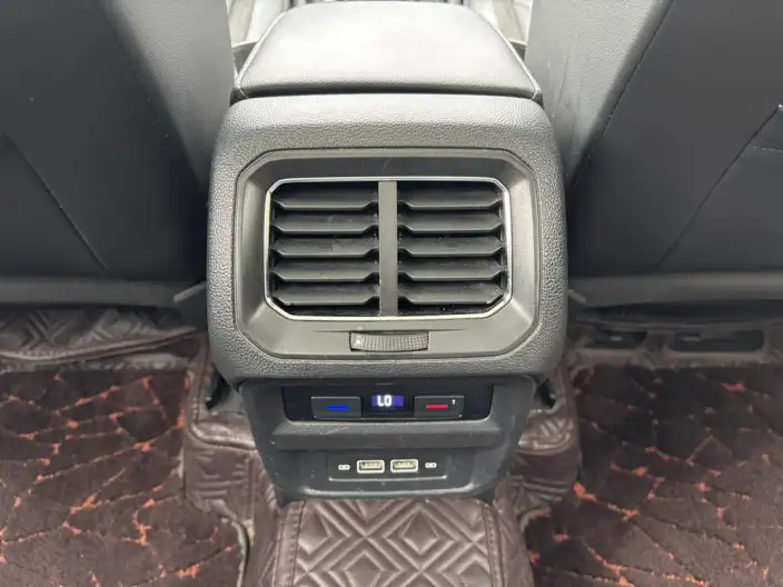Volkswagen Tiguan L 2020 Model 330TSI Automatic 2WD Panorama Comfort Edition China V – фото 7