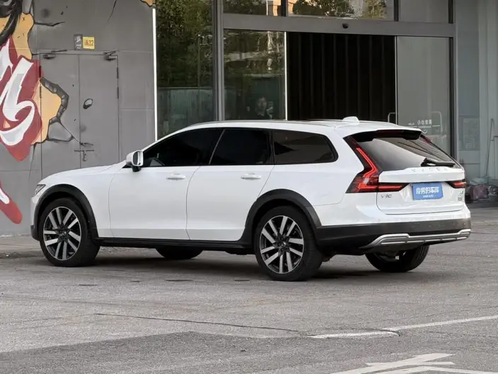 Volvo V90 2021 Model Cross Country B5 AWD Zhizun Edition – фото 5