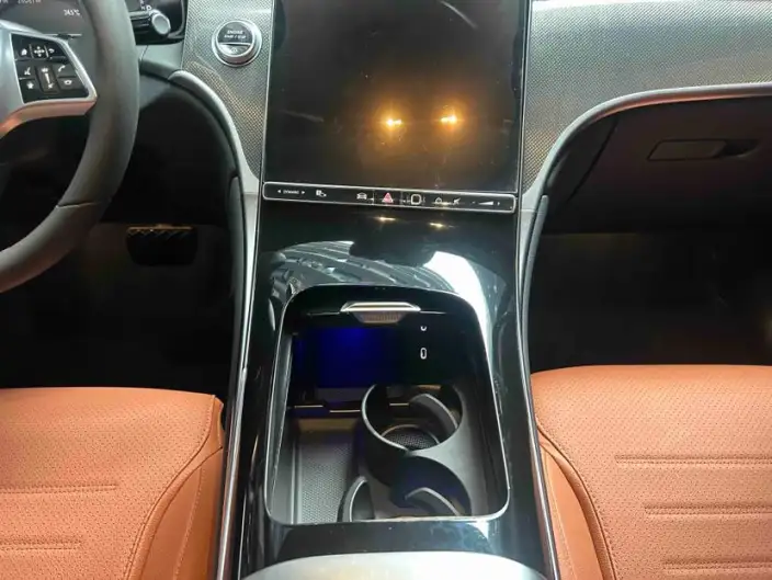 Mercedes-Benz GLC 2023 Model GLC 260 L 4MATIC Luxury Model 7 seat – фото 10