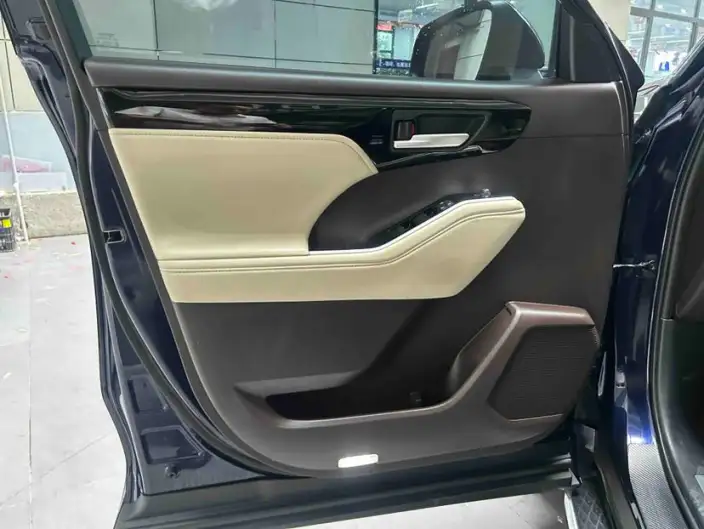 Toyota Highlander 2022 Model Hybrid 2.5L 4WD Premium Edition 7 seat – фото 10