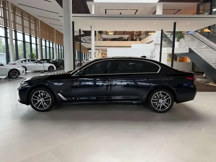 BMW 5 Series 2022 Model Facelift II 525Li M Sports Set – фото 3
