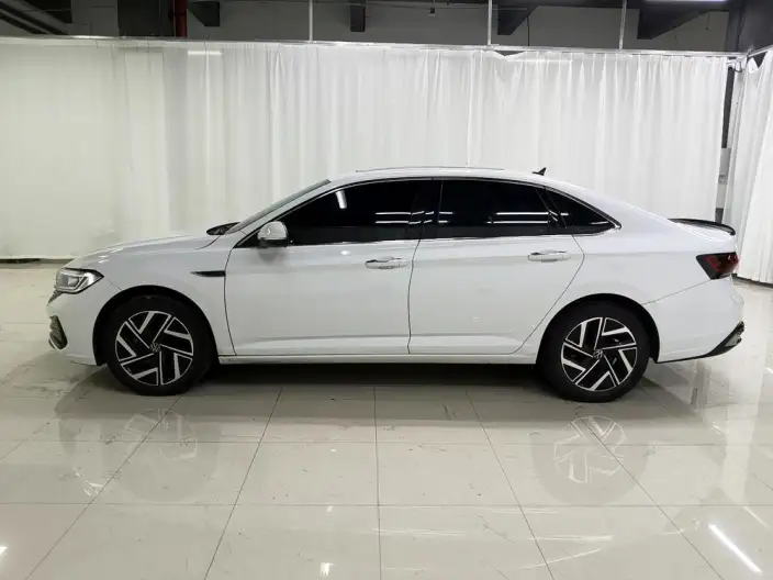 Volkswagen Sagitar 2023 Model 300TSI DSG Beyond Edition – фото 4