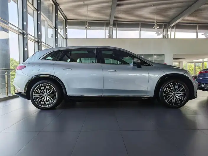 Mercedes-Benz EQS SUV 2023 Model EQS 450 4MATIC Deluxe Edition – фото 5