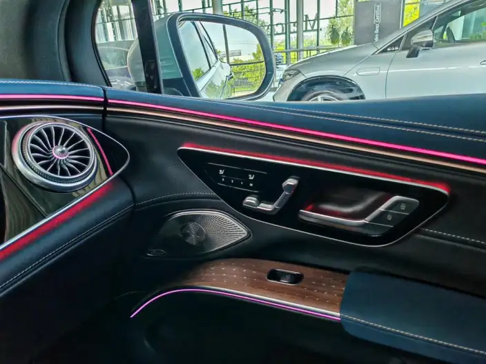 Mercedes-Benz EQS SUV 2023 Model EQS 450 4MATIC Deluxe Edition – фото 7