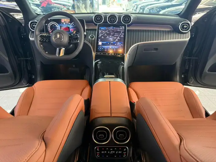 Mercedes-Benz GLC 2023 Model Facelift GLC 300 L 4MATIC Dynamic Model 5 seat – фото 7