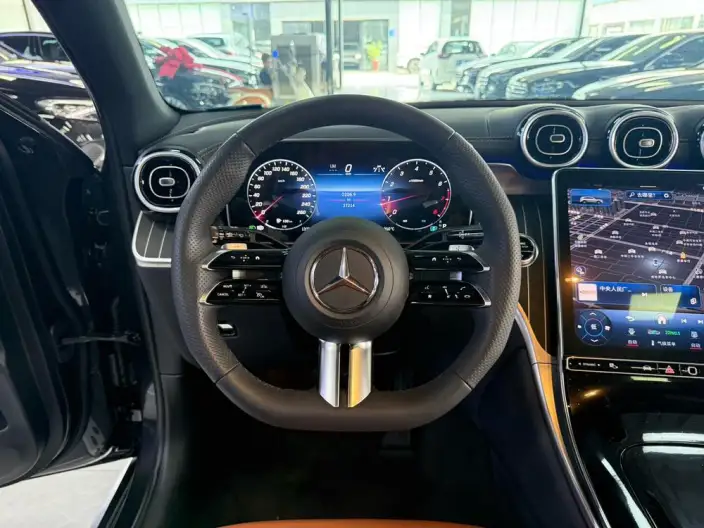 Mercedes-Benz GLC 2023 Model Facelift GLC 300 L 4MATIC Dynamic Model 5 seat – фото 8