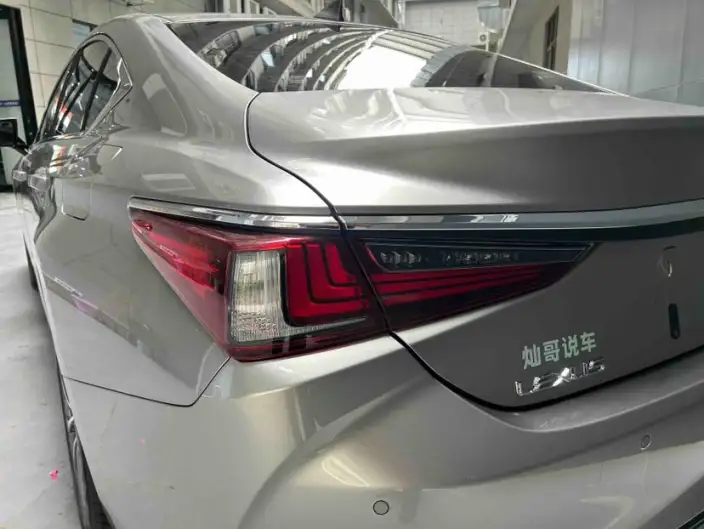 Lexus ES 2022 Model 200 Superior Edition – фото 6