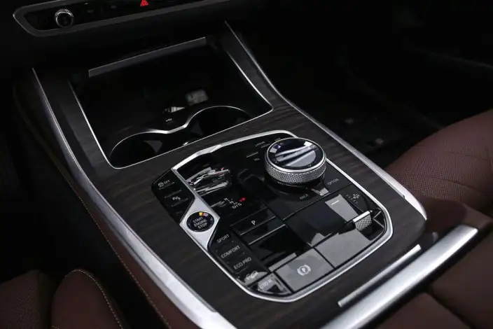 BMW X7 2024 Model xDrive40i Leading Model Luxury Set 7 seat – фото 6