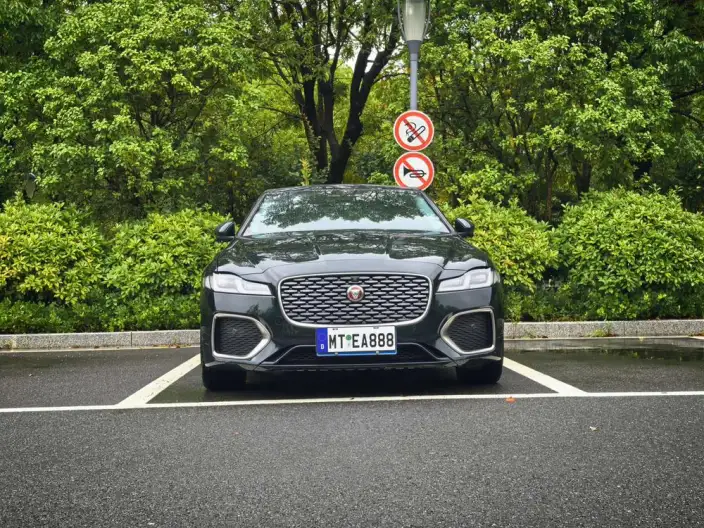 Jaguar XFL 2024 Model 2.0T P250 2WD Exclusive Deluxe Edition – фото 2