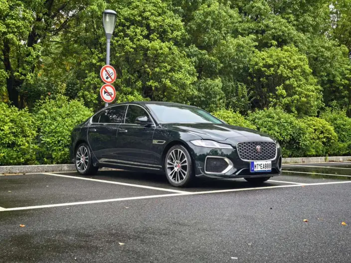Jaguar XFL 2024 Model 2.0T P250 2WD Exclusive Deluxe Edition – фото 3