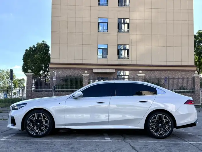 BMW 5 Series 2024 Model 530Li Exclusive Model M Sports Set – фото 4