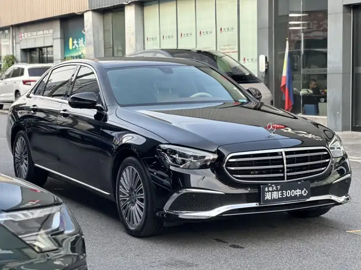 Mercedes-Benz E-Class 2023 Model E 300 L Luxury Model sedan – фото 3