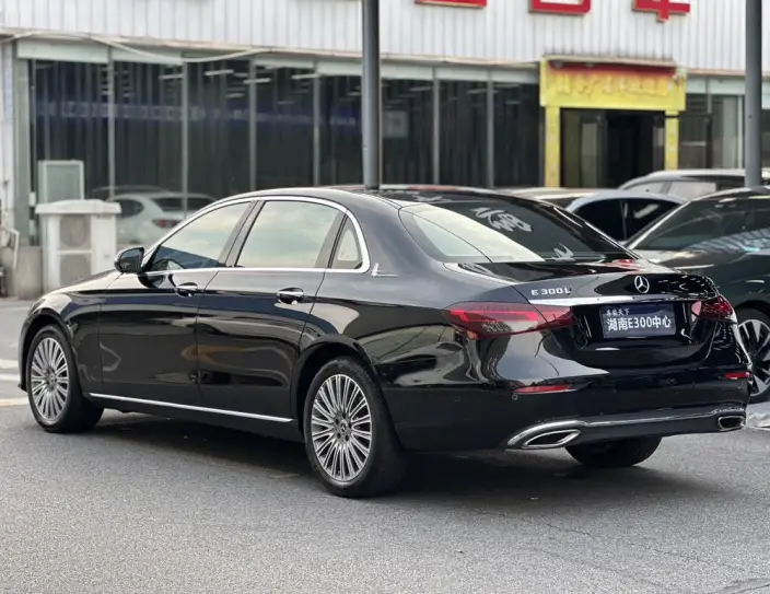 Mercedes-Benz E-Class 2023 Model E 300 L Luxury Model sedan – фото 4