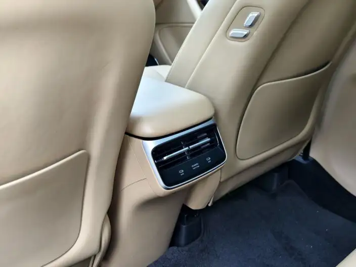Luxeed R7 2024 Model Extended Range 37kWh Max Rear Drive Edition – фото 10
