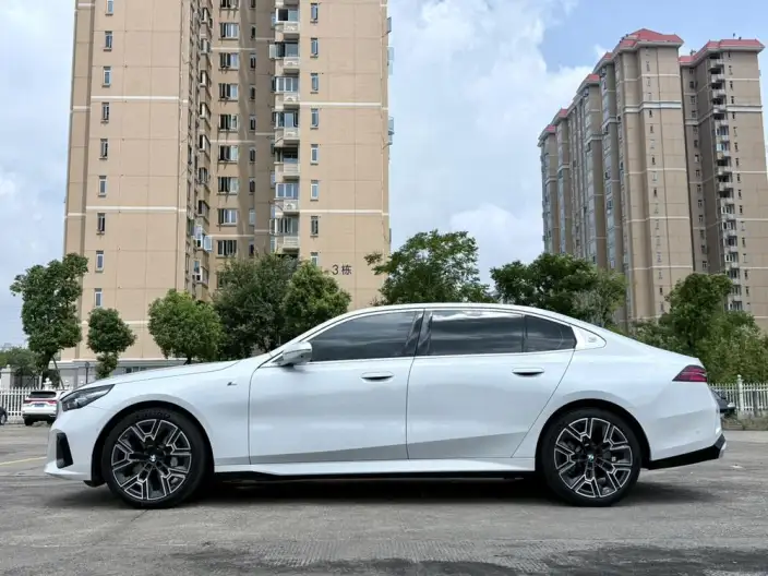 BMW 5 Series 2025 Model Facelift 530Li Exclusive Model M Sports Set