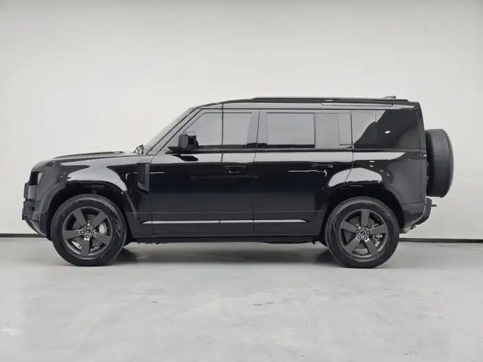 Land Rover Defender 2025 Model 110 3.0T P400 HSE X-Dynamic – фото 4
