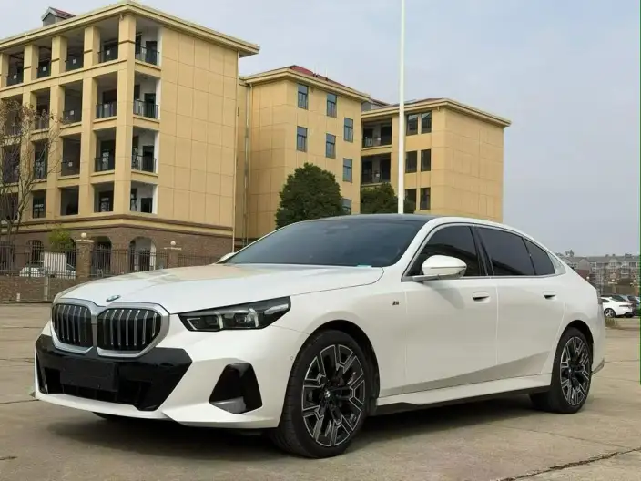 BMW 5 Series 2025 Model Facelift 530Li Exclusive Model M Sports Set