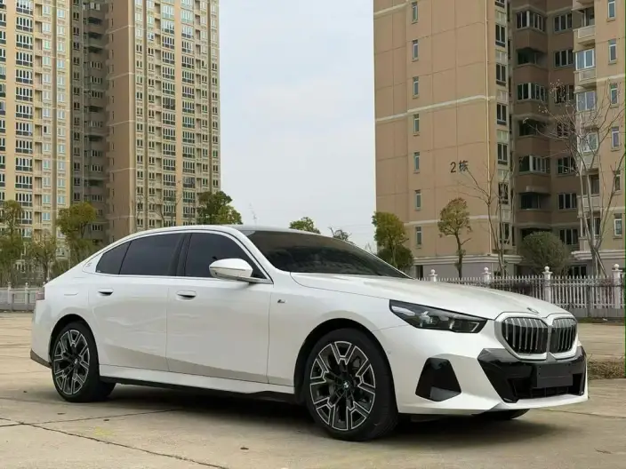 BMW 5 Series 2025 Model Facelift 530Li Exclusive Model M Sports Set