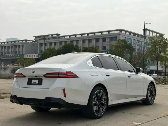 BMW 5 Series 2025 Model Facelift 530Li Exclusive Model M Sports Set – фото 6