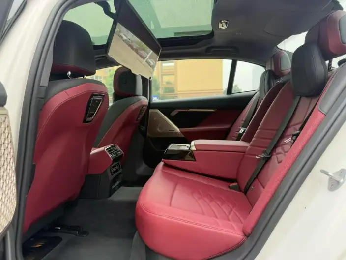 BMW 5 Series 2025 Model Facelift 530Li Exclusive Model M Sports Set – фото 9