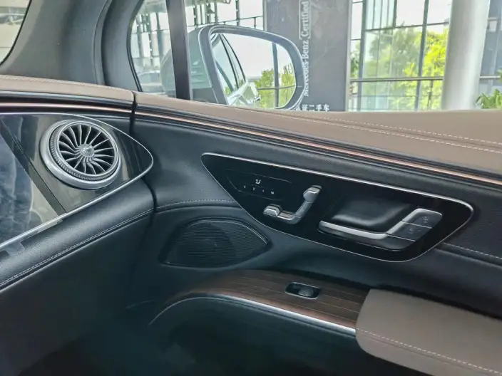 Mercedes-Benz EQS SUV 2023 Model EQS 450 4MATIC Pioneer Edition – фото 7