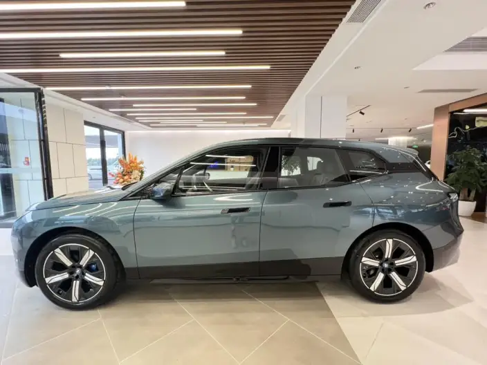 BMW iX 2022 Model xDrive40 – фото 3