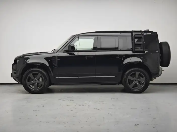 Land Rover Defender 2025 Model 110 3.0T P400 HSE X-Dynamic – фото 4