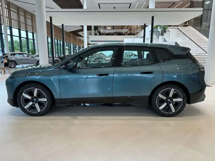 BMW iX 2022 Model xDrive40 – фото 3