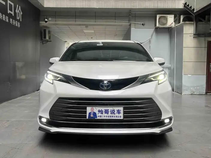 Toyota Sienna 2021 Model 2.5L Hybrid Deluxe Edition – фото 2