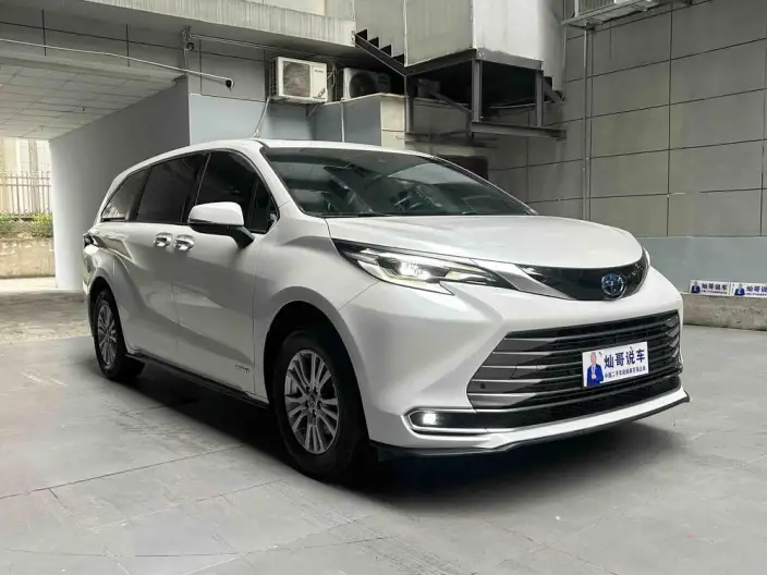 Toyota Sienna 2021 Model 2.5L Hybrid Deluxe Edition – фото 3