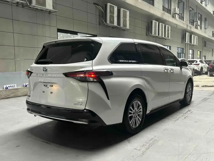 Toyota Sienna 2021 Model 2.5L Hybrid Deluxe Edition – фото 4