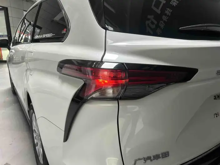 Toyota Sienna 2021 Model 2.5L Hybrid Deluxe Edition – фото 7