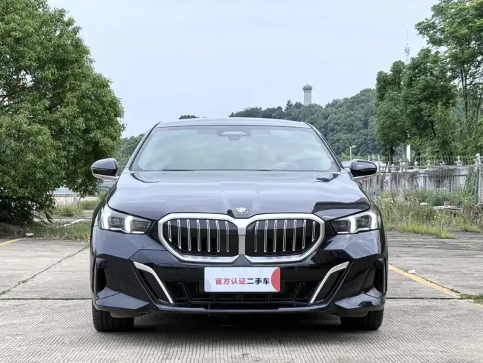 BMW 5 Series 2025 Model Facelift 530Li Exclusive Model M Sports Set