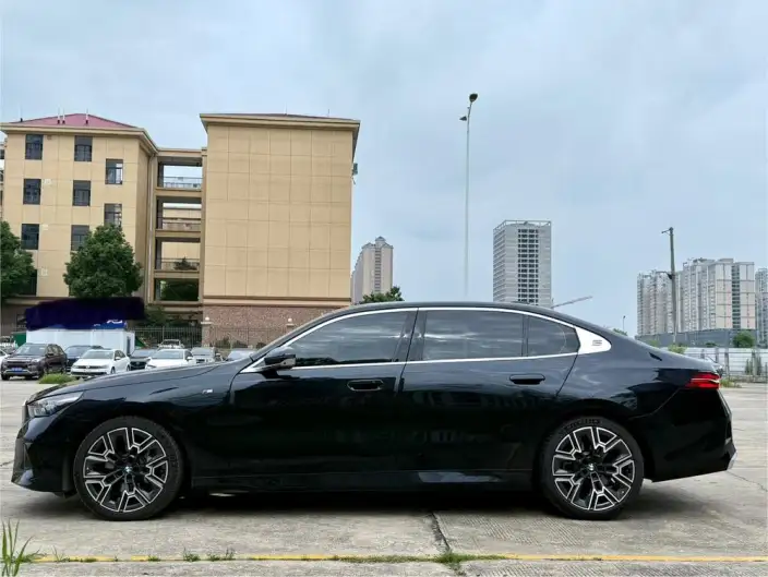 BMW 5 Series 2025 Model Facelift 530Li Exclusive Model M Sports Set
