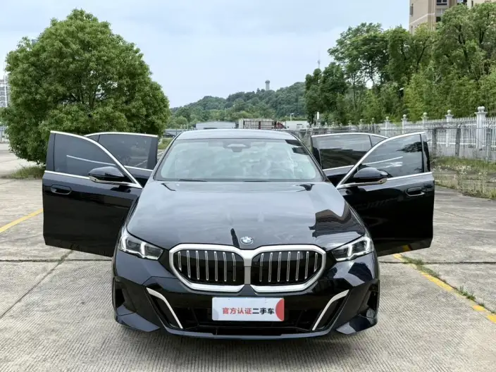 BMW 5 Series 2025 Model Facelift 530Li Exclusive Model M Sports Set – фото 9