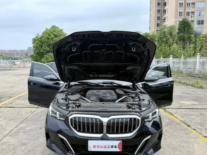 BMW 5 Series 2025 Model Facelift 530Li Exclusive Model M Sports Set – фото 10