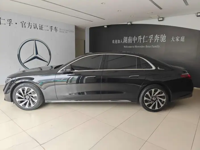 Mercedes-Benz E-Class 2025 Model E 300 L Luxury Model sedan – фото 3