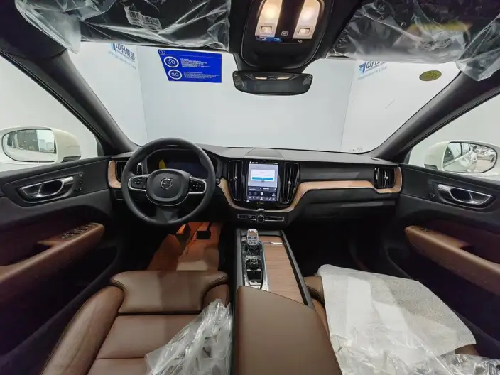 Volvo XC60 2025 Model B5 4WD Smart Range Deluxe Edition – фото 10
