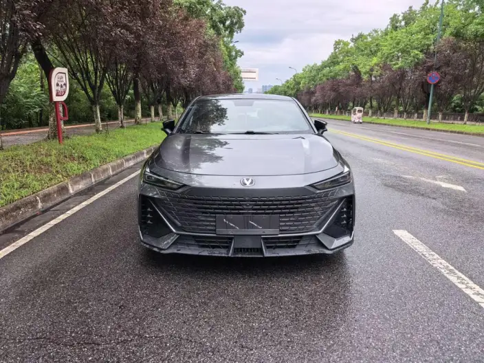Changan UNI-V 2022 Model 1.5T Smart Pilot Model – фото 2