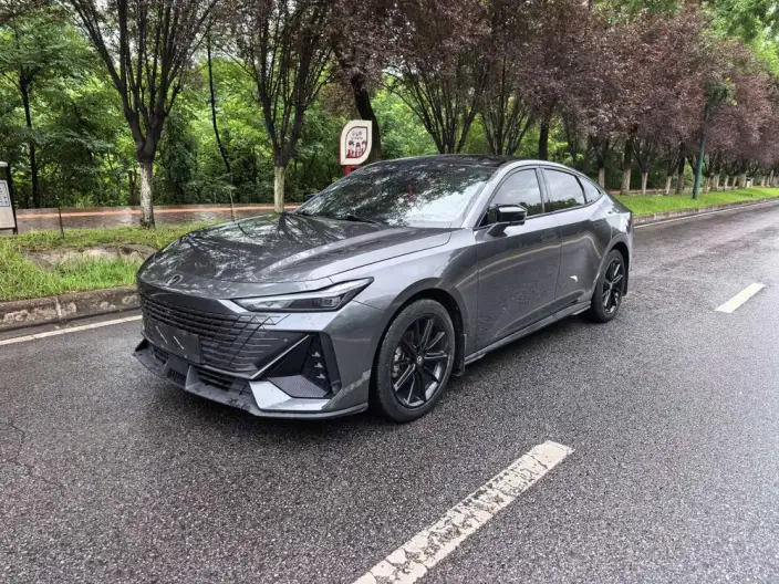 Changan UNI-V 2022 Model 1.5T Smart Pilot Model – фото 10