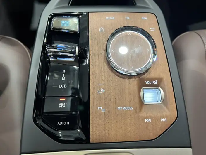 BMW iX 2023 Model xDrive40 – фото 9